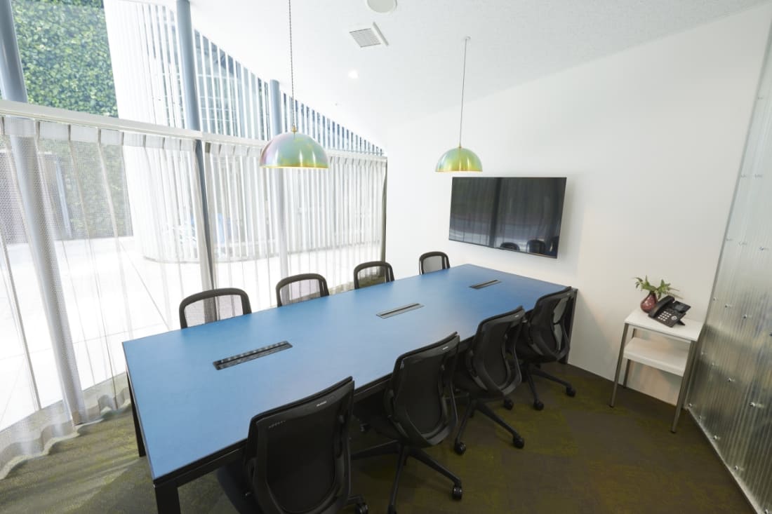 集中と柔軟性を両立する、充実のミーティング環境